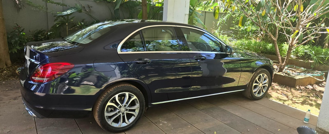 Mercedes-Benz C220d side view