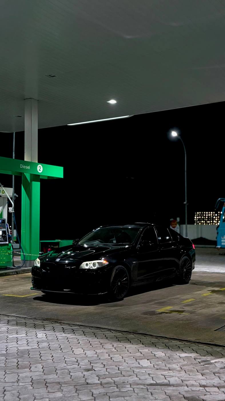 BMW 520d side profile at night