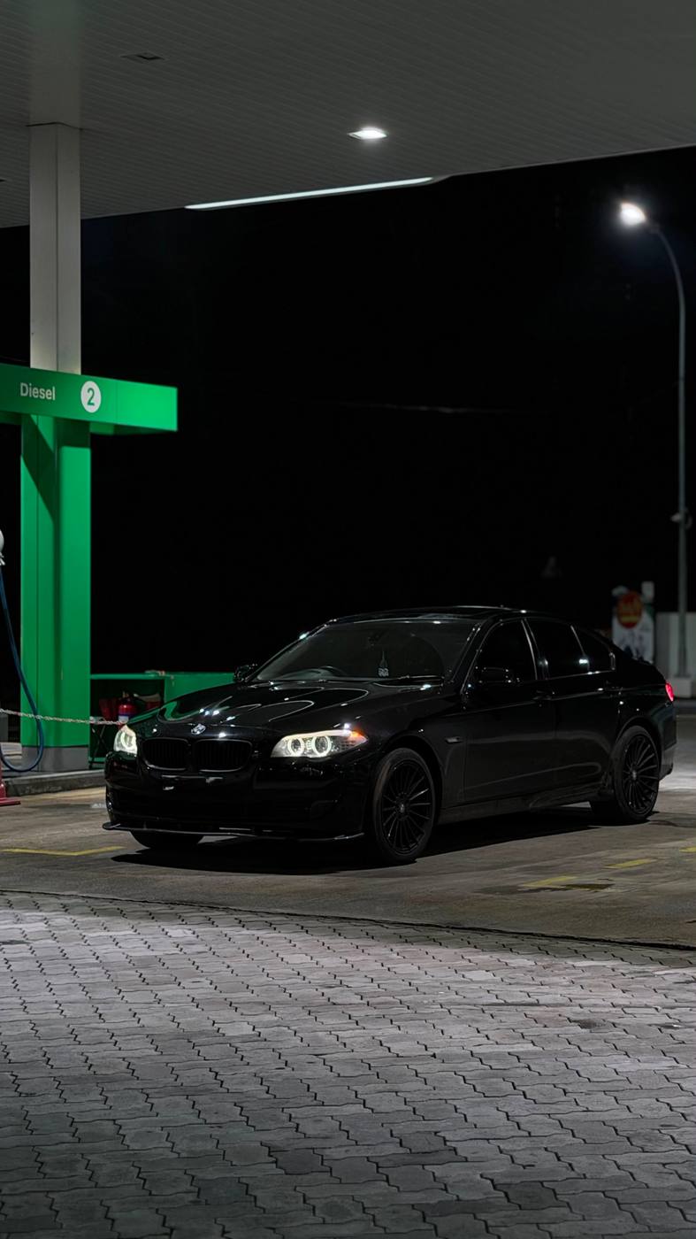 BMW 520d dramatic night shot