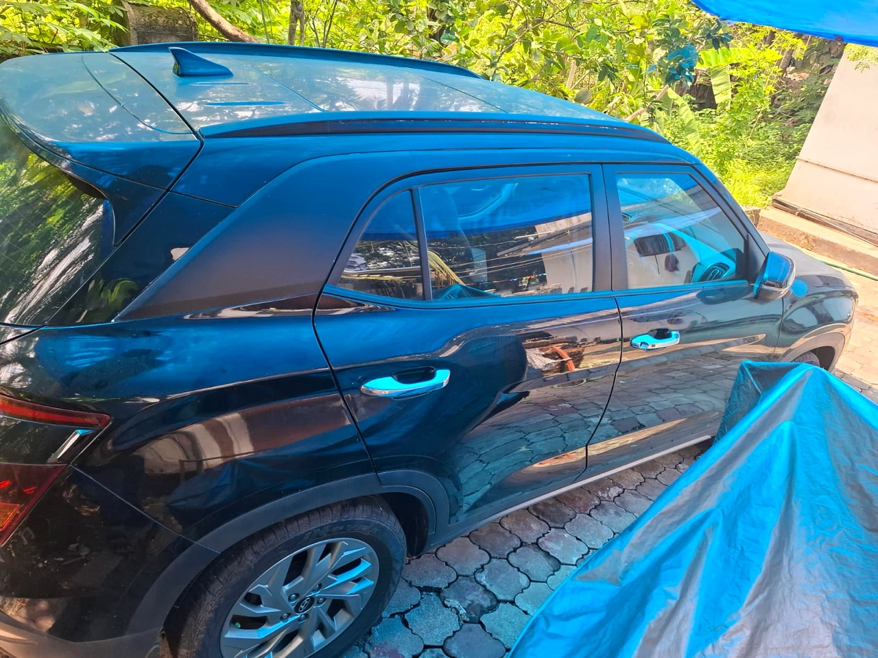 Hyundai Creta black side view