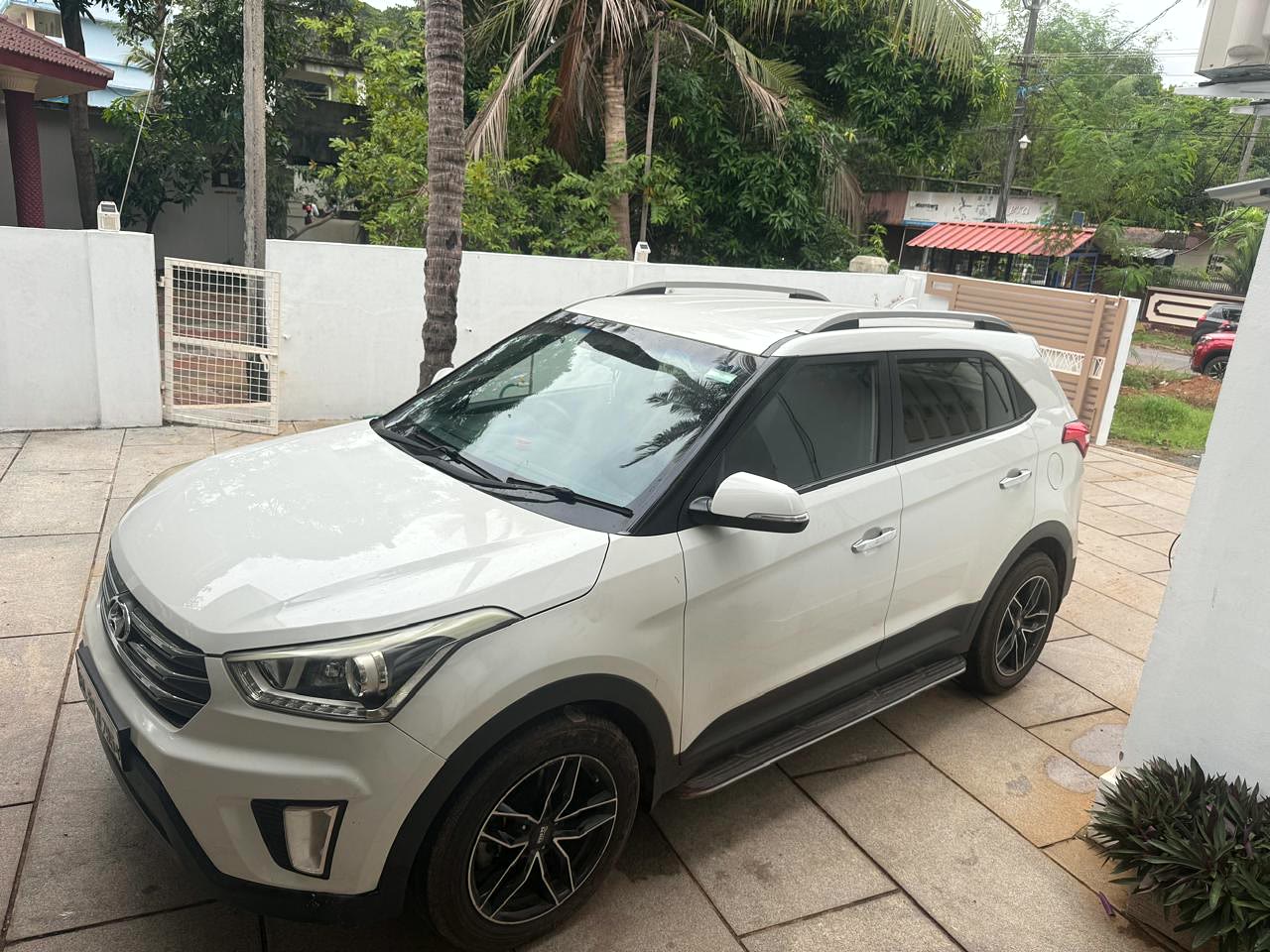 Hyundai Creta white side view