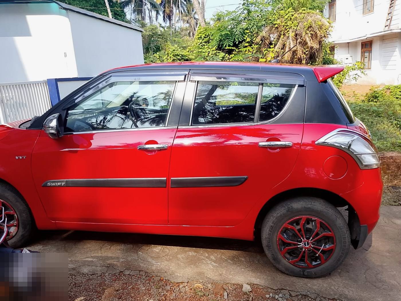 Maruti Suzuki Swift red side profile